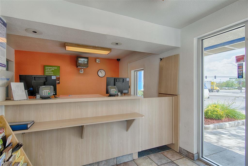 Motel 6-Reno, Nv - Virginia Plumb Interior photo